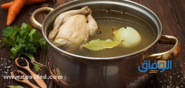 كيفية سلق الدجاج بالخطوات للحصول على ألذ شوربة