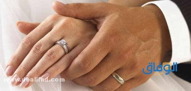 عبارات إعلان خطوبتي.