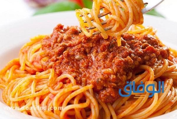 طريقة عمل المكرونة باللحمة المفرومة والصلصة (بالخطوات)
