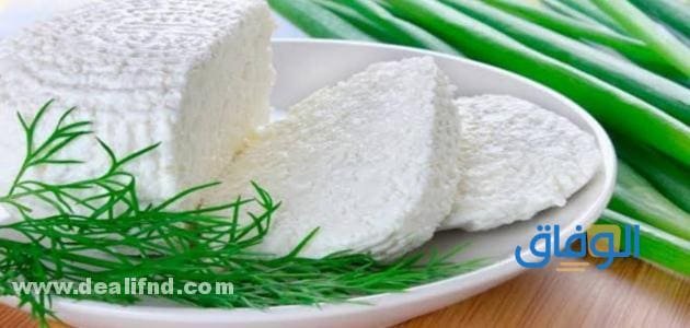السعرات الحرارية في الجبنة البيضاء (لكل 100 جم بأنواعها)؟