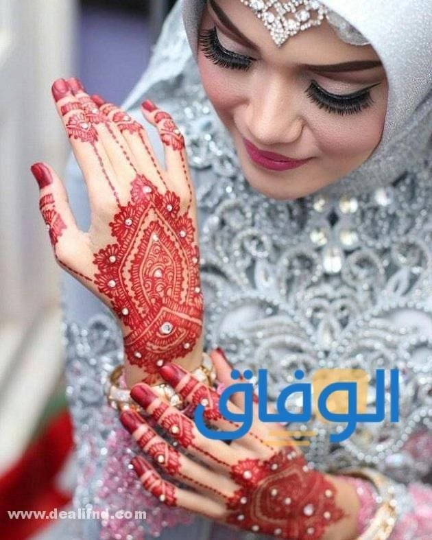 حلم الحناء للمتزوجة ما دلالاته؟! تأويل رؤيا الحناء الحمراء في اليد