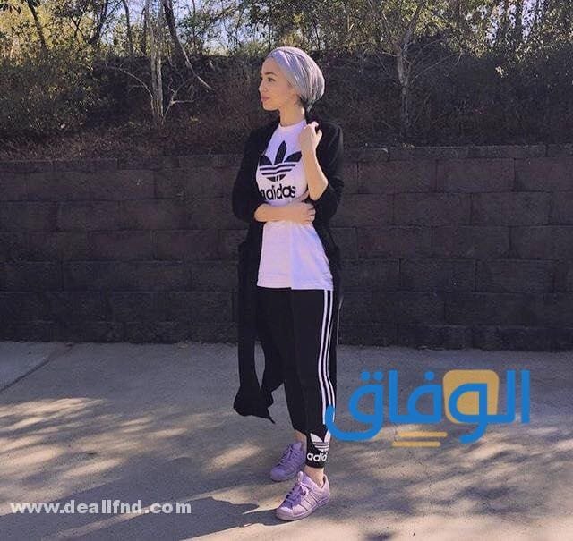 ملابس رياضة نسائية