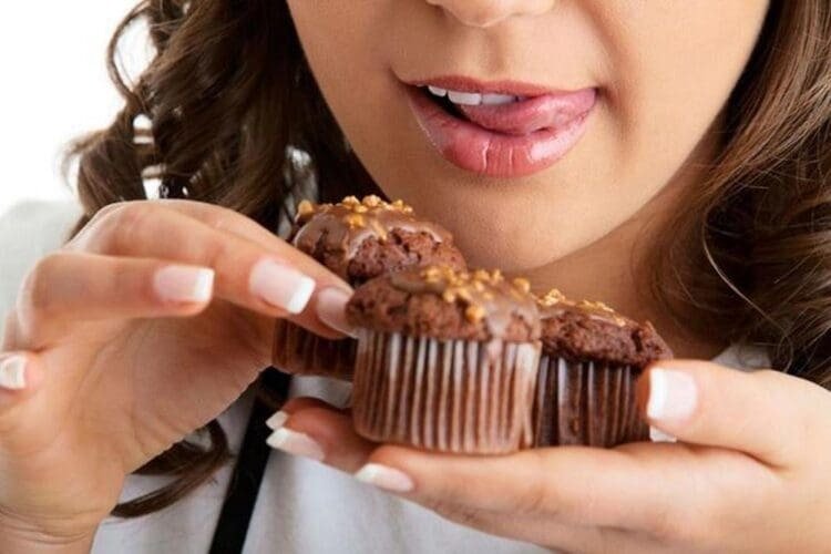 تفسير حلم اكل الحلويات للمتزوجه: تفسير جديد ومفاجئ!