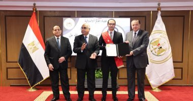 هشام عزمى يشارك فى تكريم أوائل القضاة لحصولهم على دورة تدريبية لحقوق الملكية الفكرية