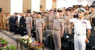 وزير الدفاع يشهد مناقشة البحث الرئيسى لمركز الدراسات الاستراتيجية.. فيديو