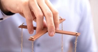 6 خطوات تساعدك تبعدي عن الحبيب المتلاعب.. مش سهلة بس مستاهلة