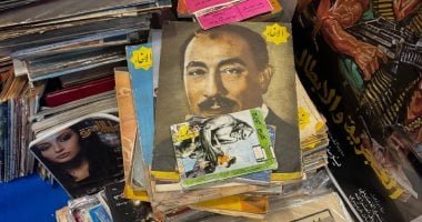 أفيشات الأفلام والمجلات القديمة تجذب زوار معرض الكتاب بأبوظبي للكتاب