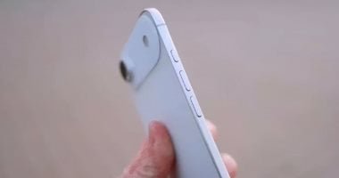 اختبار مفاجئ يكشف صلابة iPhone 17 Air رغم تصميمه النحيف