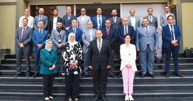 الأكاديمية الوطنية تعقد برامج تدريبية لكوادر “القومى لتنظيم الاتصالات” وWE