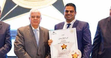 التعليم العالى تهدى النجمة الذهبية لمستشفيات سوهاج الجامعية.. صور