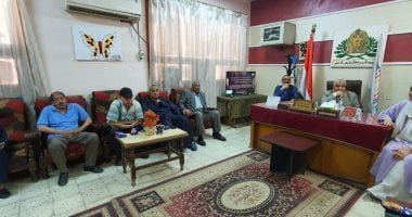 تعليم الأقصر تعقد اجتماع مجلس الأمناء والآباء والمعلمين استعداداً لامتحانات نهاية العام.. صور