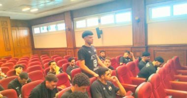 جلسة تحفيزية لمنتخب شباب كرة اليد قبل المشاركة فى كأس العرب بالكويت