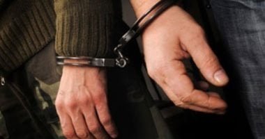 حبس موظفين استعانا بآخرين فى سرقة أموال من خزينة الشركة التى يعملان بها