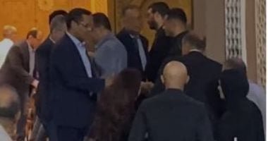 خالد البلشى وطارق علام وأسامة منير فى عزاء زوجة الإعلامى محمد مصطفى شردى