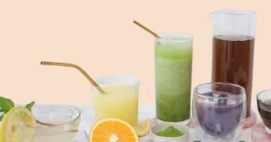 رطب على قلبك في الحر.. مشروبات صحية ومنعشة