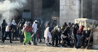 عشرات المستوطنين يقتحمون الأقصى ويؤدون طقوسا تلمودية في باحاته