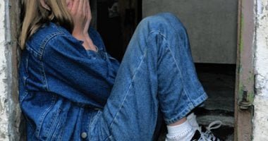 كيف نحمي أطفالنا نفسيًا بعد الصدمات؟ 7 خطوات تعوضهم الأمان المفقود