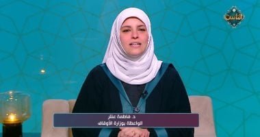 ما حكم تمشيط المرأة لشعرها في حالة الإحرام؟.. واعظة بالأوقاف تجيب