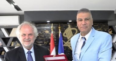 محافظ أسوان يستعرض الفرص الاستثمارية مع السفير البولندى بمصر