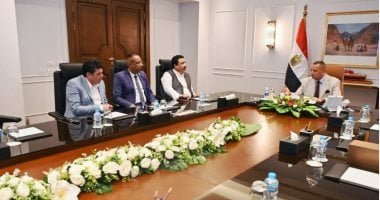 محافظ جنوب سيناء يستقبل وفد “الجبهة” و يؤكد: المواطن السيناوى أولوية