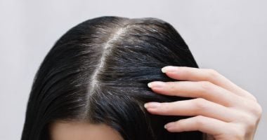 مش بس هيحسن حالة شعرك.. فوائد لا تتوقعها لتدليك فروة الرأس بهذه الطريقة