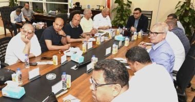وزير الإسكان يتابع سير العمل بمنظومة مياه الشرب والصرف بمطروح استعدادا للصيف