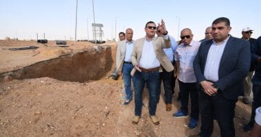 وزير الإسكان يستكمل جولته اليوم بتفقد محاور وطرق مدينة الشروق