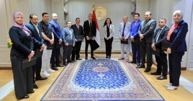 وزيرة التضامن الاجتماعي تكرم اللجنة العليا للتشريعات بالوزارة
