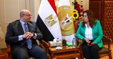 وزيرة التنمية المحلية تتابع مع محافظ بنى سويف الموقف التنفيذى لمشروعات “حياة كريمة”