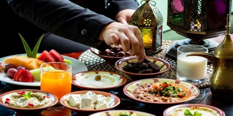 طرق تقليل الجوع في رمضان 2026: عادات وأطعمة تساعدك على الشبع أثناء الصيام تقليل الجوع في رمضان