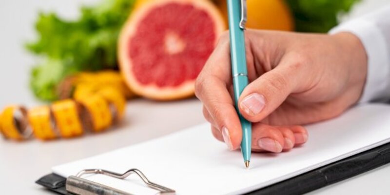 حساب السعرات في رمضان 2026: إفطار + سحور (حاسبة + أمثلة مصرية) حساب السعرات في رمضان